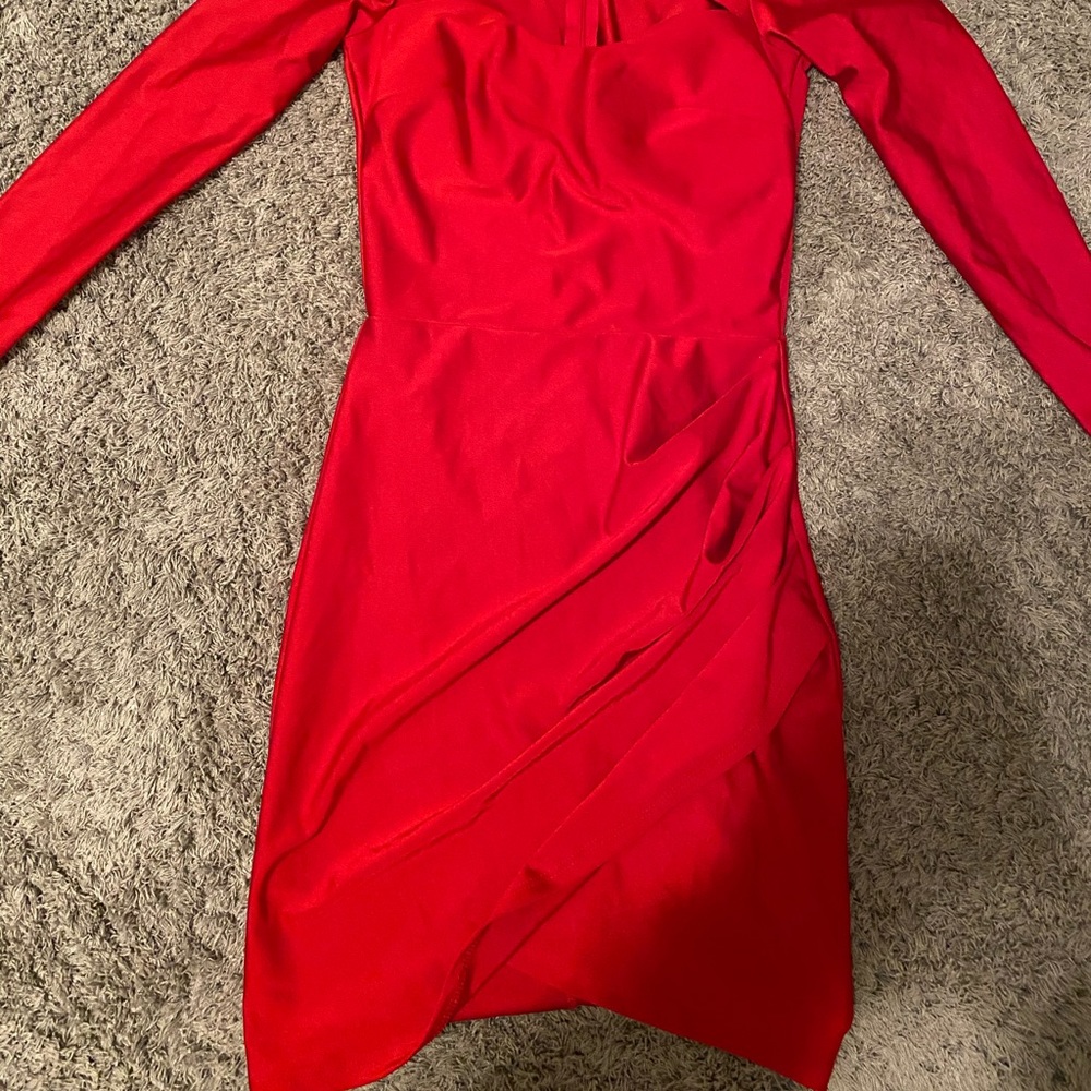 RED CUTOUT DRESS - Picture 3 of 5